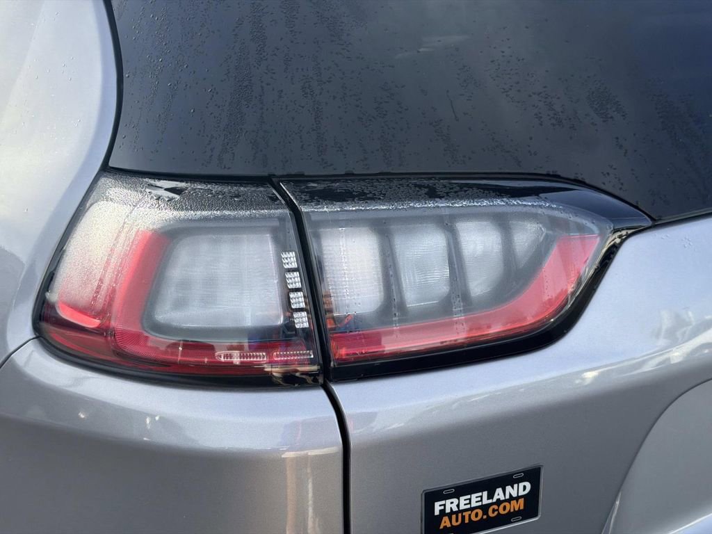 Used 2022 Jeep Cherokee Latitude Lux w/ Sun & Sound Group image 12