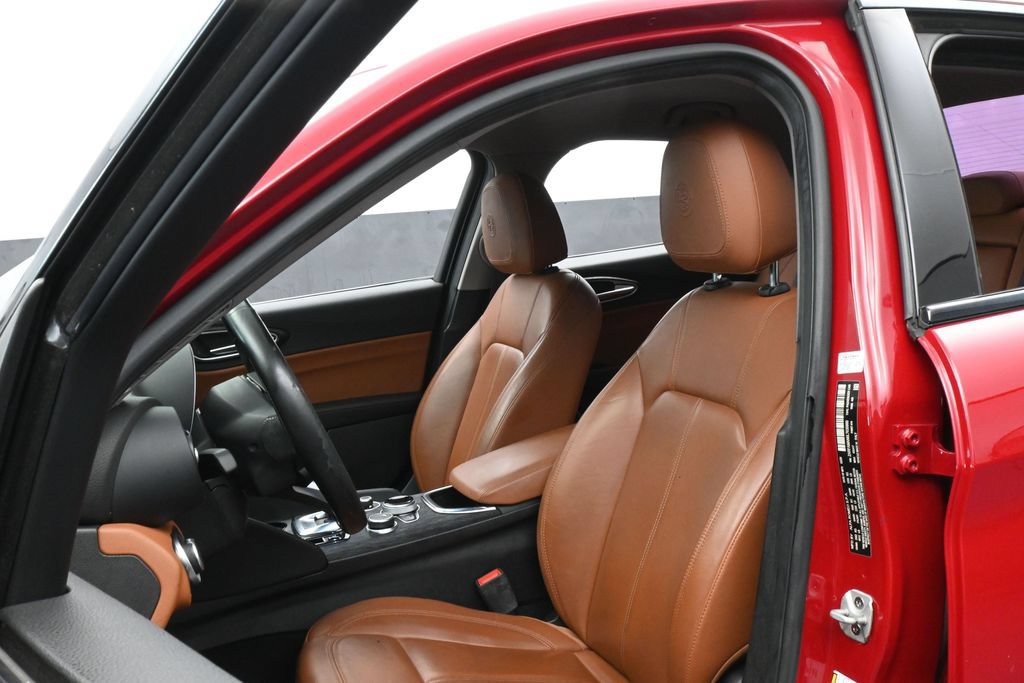 Used 2020 Alfa Romeo Giulia w/ Nero Edizione RWD image 10