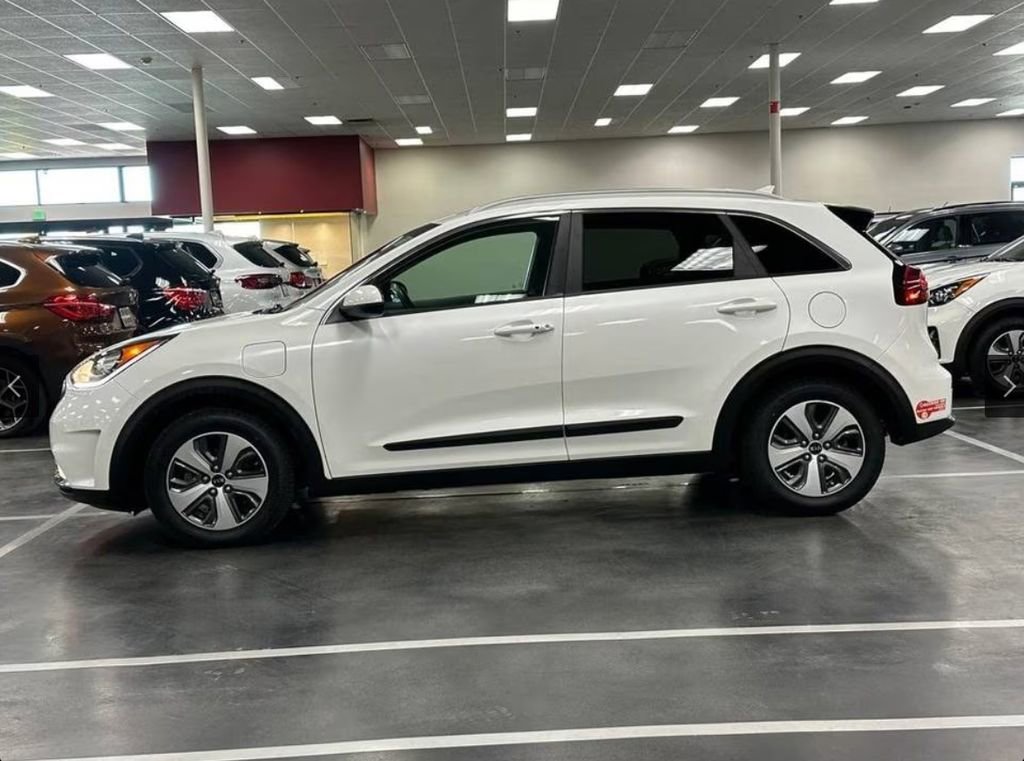 Used 2018 Kia Niro LX image 3