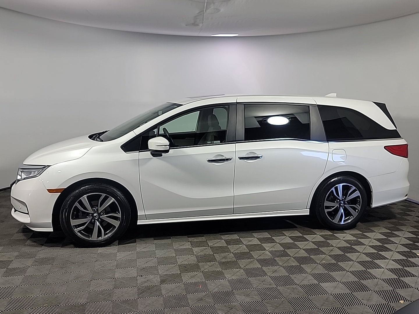 Certified 2022 Honda Odyssey Touring image 11
