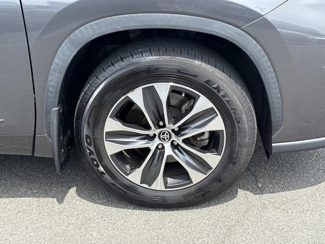 Used 2021 Toyota Highlander XLE AWD/4WD image 7