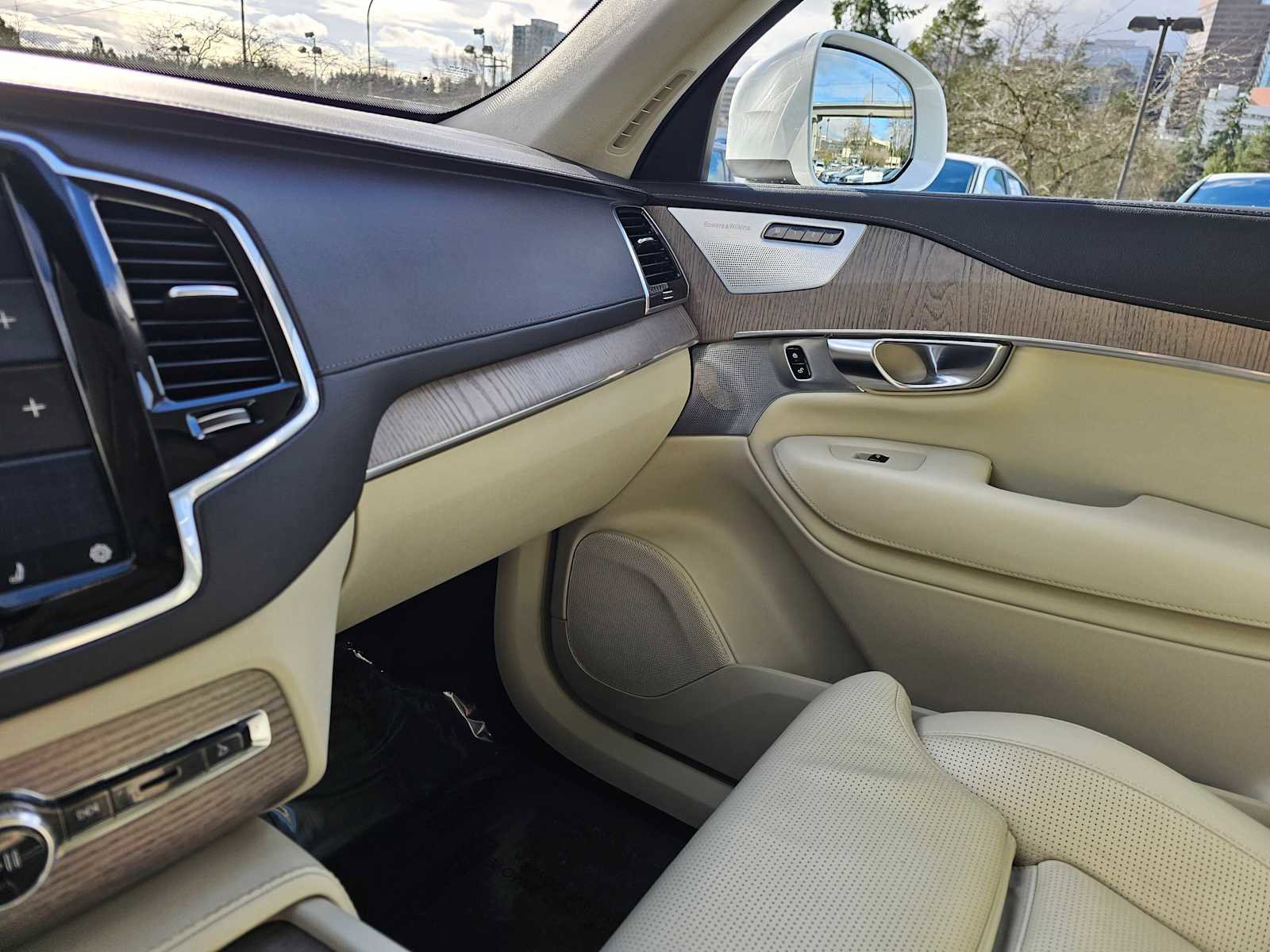 Used 2023 Volvo XC90 T8 Ultimate w/ Lounge Package image 30