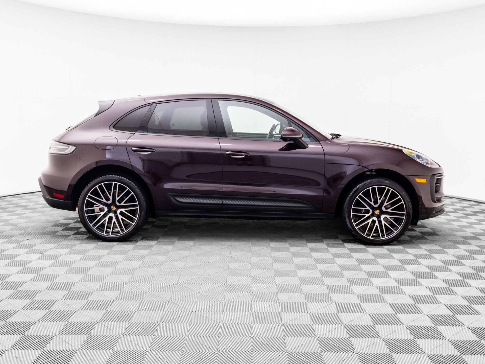Certified 2026 Porsche Macan AWD/4WD image 7