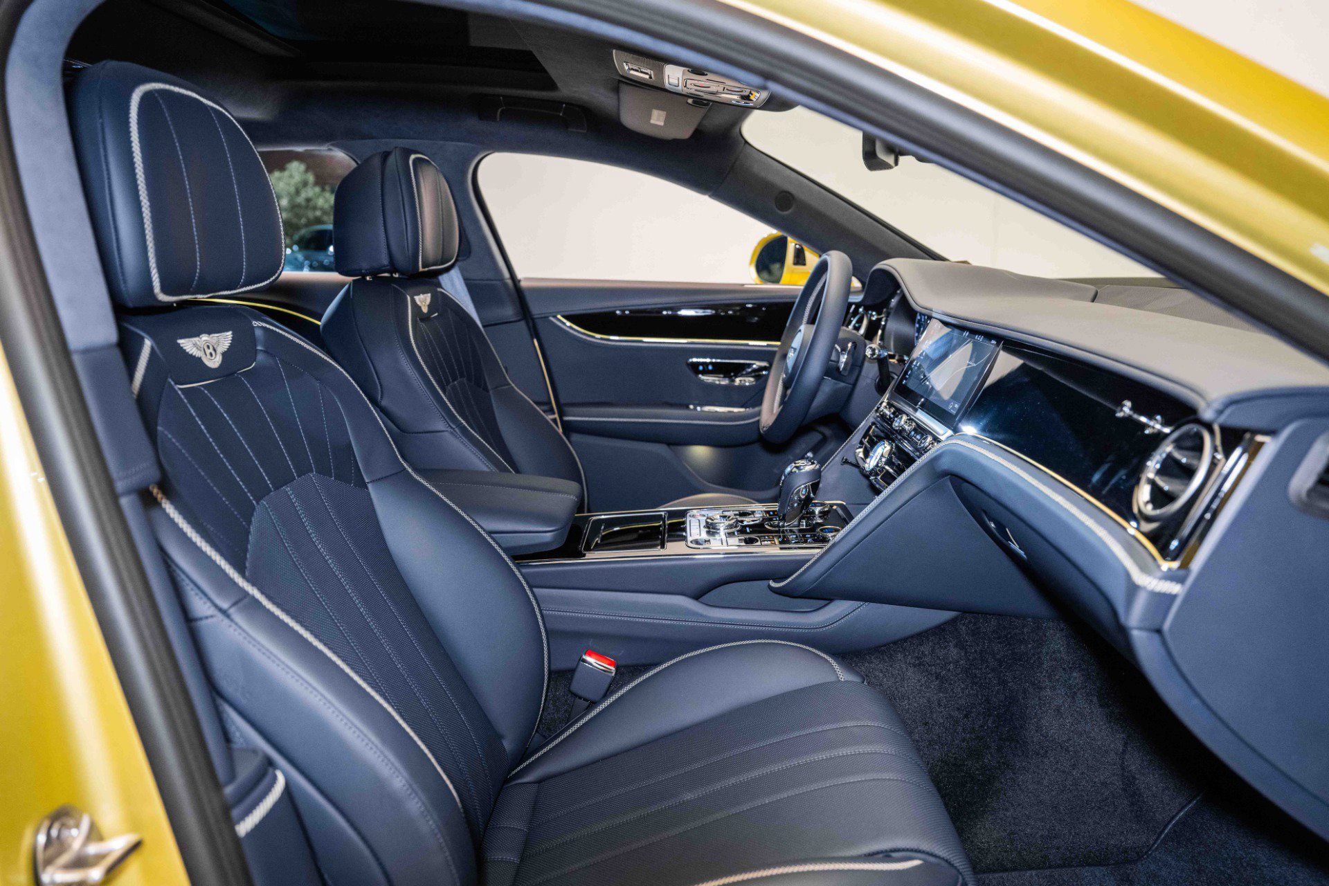 Used 2024 Bentley Flying Spur V8 image 2