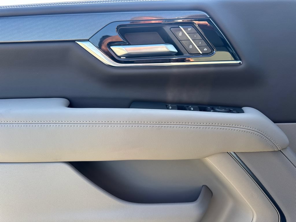 New 2026 GMC Yukon Elevation w/ Elevation Premium Package AWD/4WD image 17