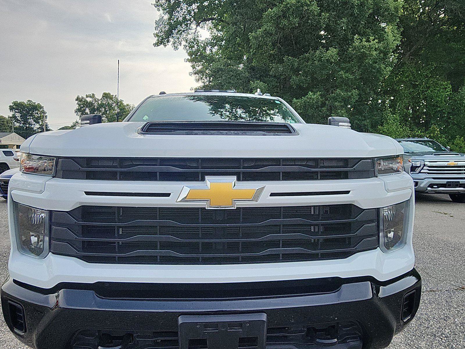 Used 2024 Chevrolet Silverado 2500 Custom w/ Custom Value Package AWD/4WD image 11