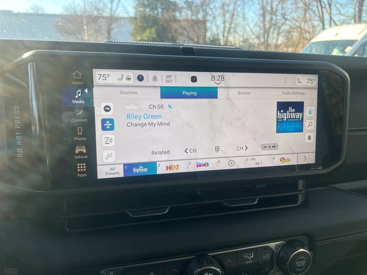 New 2026 Jeep Gladiator Sport AWD/4WD image 11