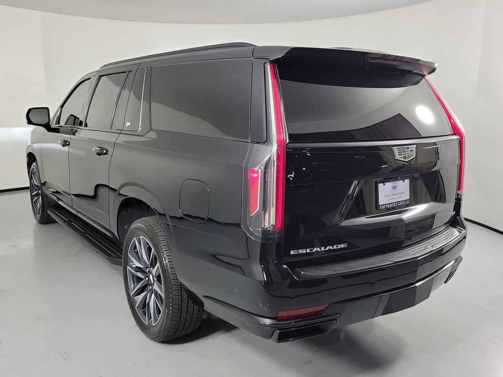 Used 2023 Cadillac Escalade ESV Sport AWD/4WD image 4