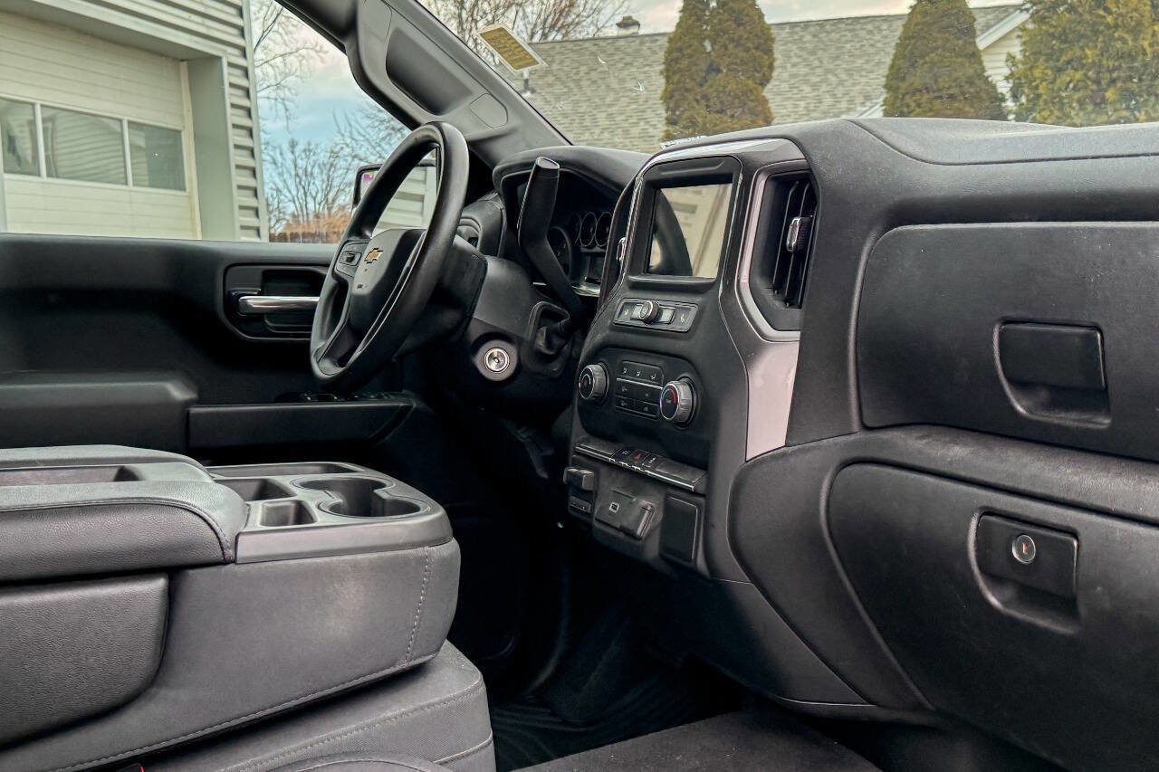 Used 2019 Chevrolet Silverado 1500 Custom w/ Custom Value Package AWD/4WD image 13