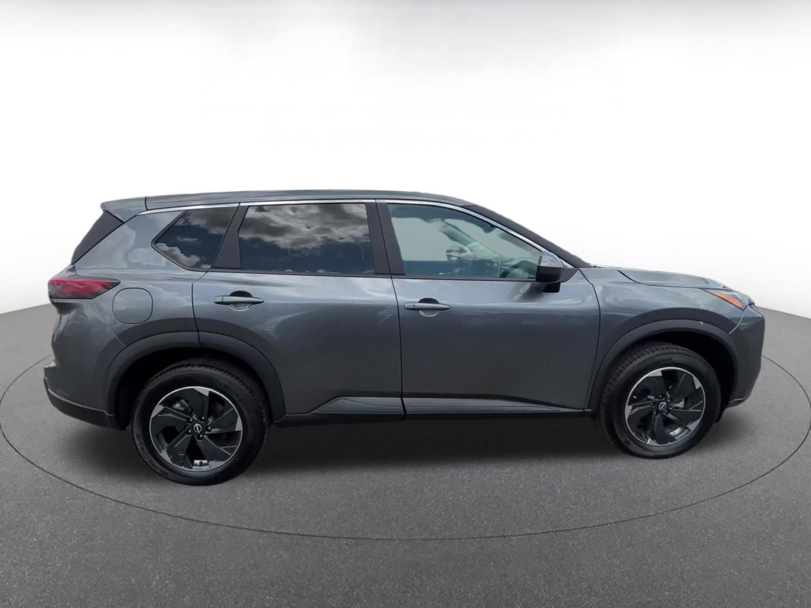 Used 2025 Nissan Rogue SV FWD image 16