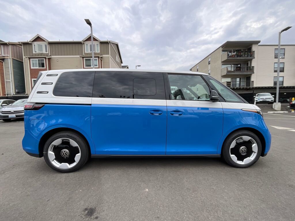 New 2025 Volkswagen ID. Buzz Pro S Plus image 9