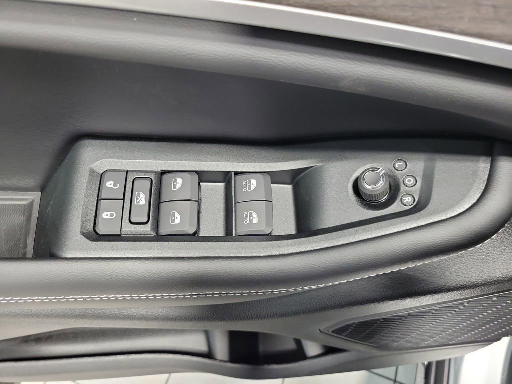 New 2025 Jeep Grand Cherokee L Limited w/ Trailer Tow Package image 30