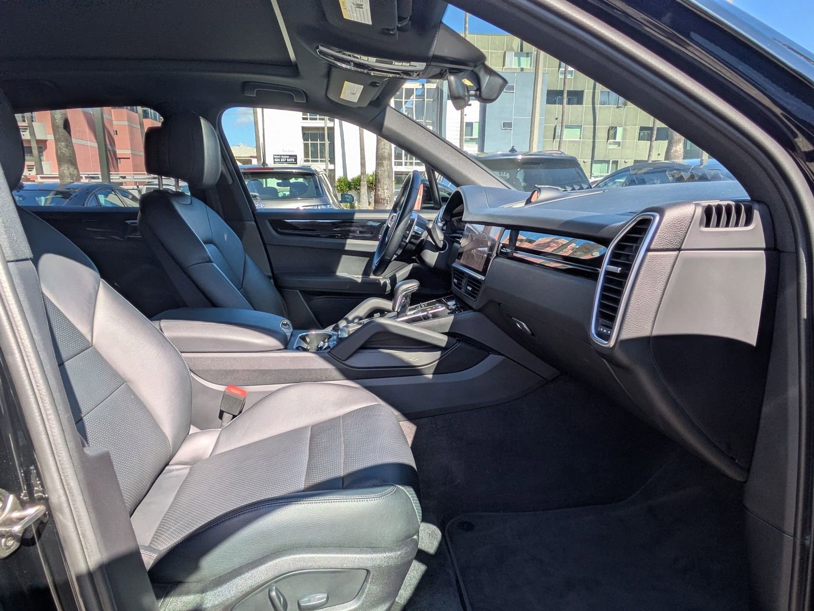 Used 2023 Porsche Cayenne AWD/4WD image 29