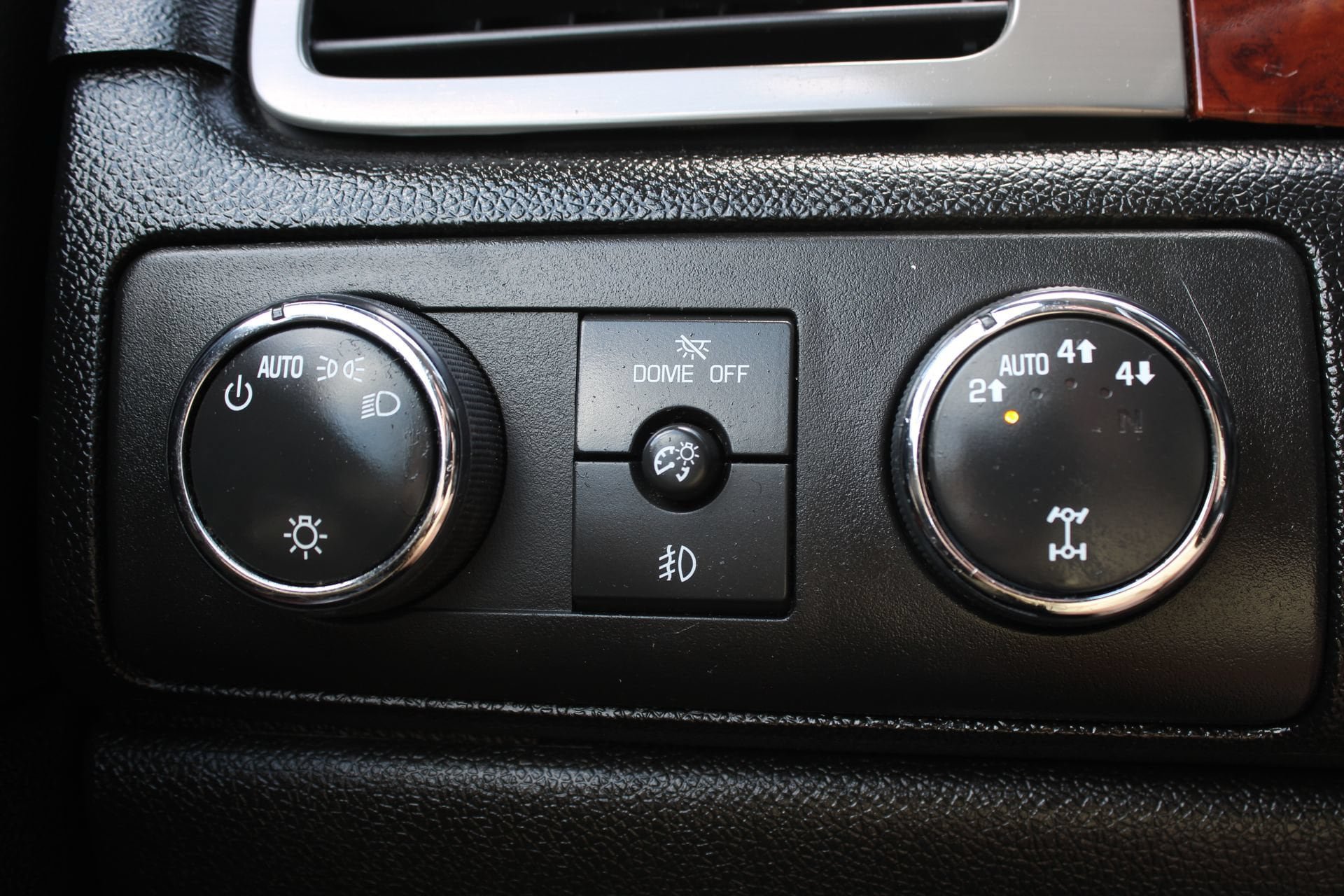 Used 2013 Chevrolet Avalanche LTZ AWD/4WD image 31