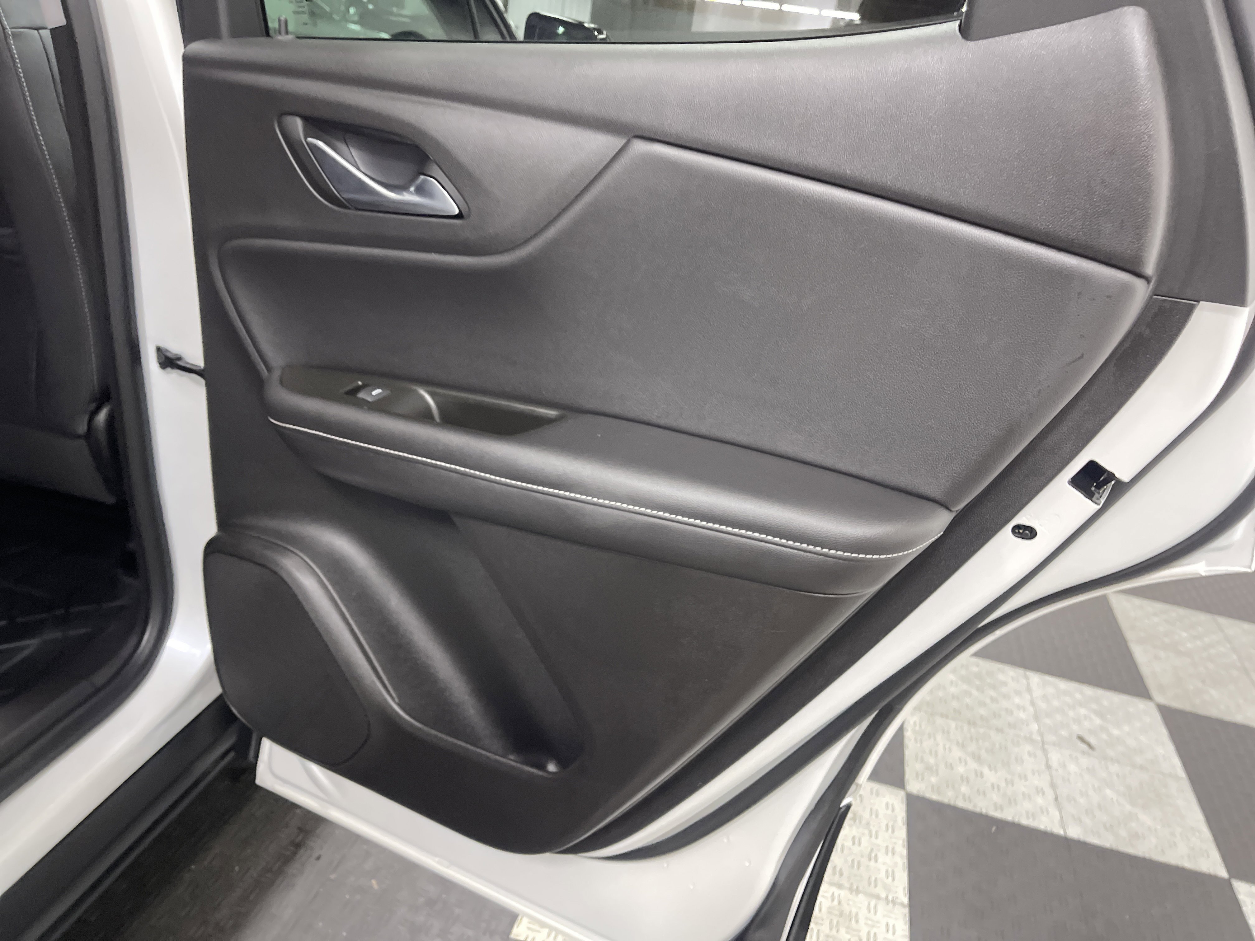 Used 2024 Chevrolet Blazer LT w/ Midnight/Sport Edition FWD image 19
