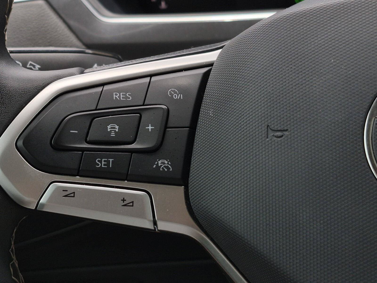 Used 2023 Volkswagen Tiguan SE FWD image 26