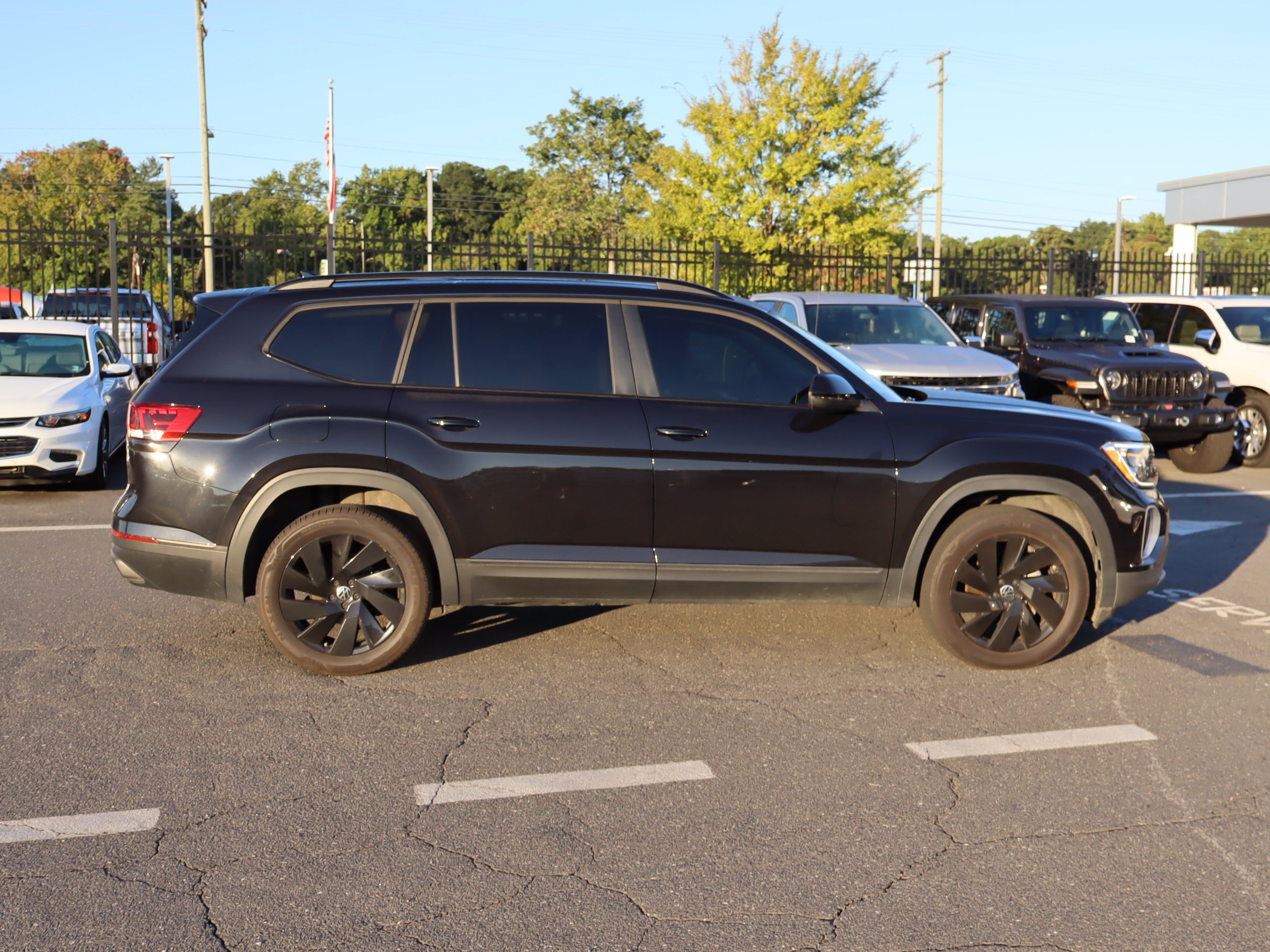 Used 2024 Volkswagen Atlas SE FWD image 11