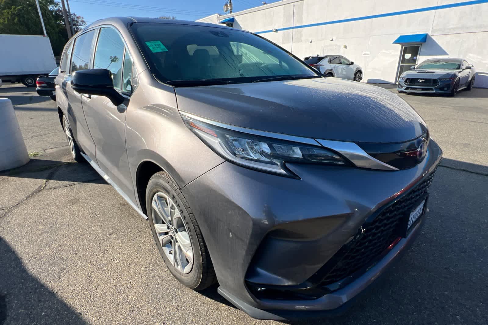Used 2022 Toyota Sienna XSE w/ XSE Plus Package AWD/4WD image 3