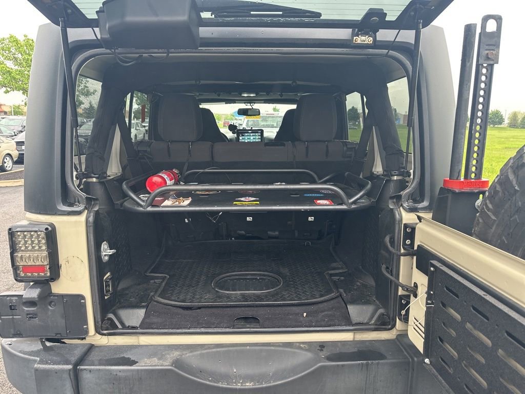 Used 2017 Jeep Wrangler Unlimited Rubicon w/ Connectivity Group AWD/4WD image 11