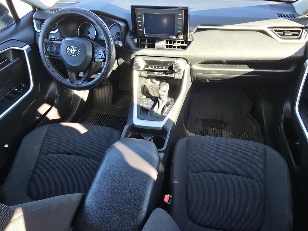 Used 2021 Toyota RAV4 LE image 16