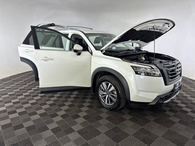 Used 2022 Nissan Pathfinder SL w/ SL Black Package AWD/4WD image 14