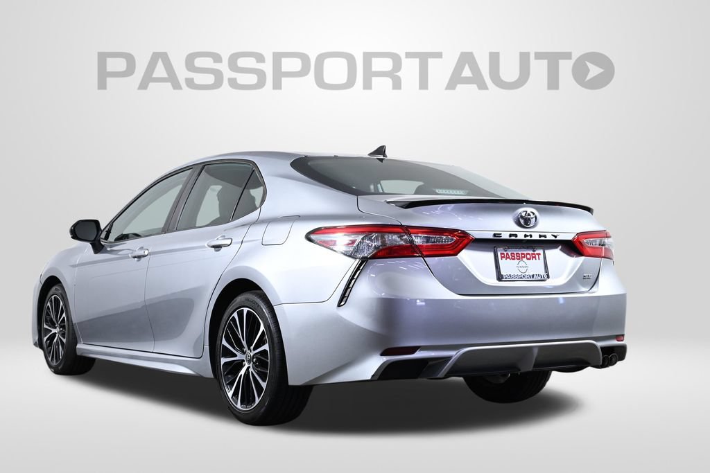 Used 2019 Toyota Camry SE FWD image 5