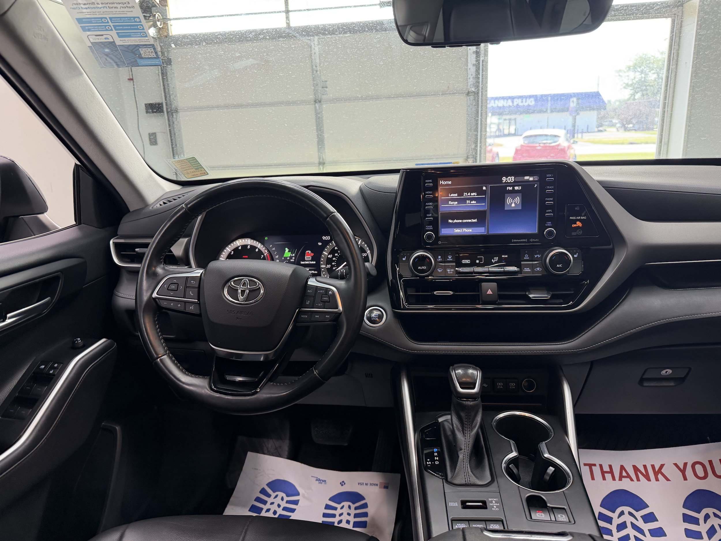 Used 2020 Toyota Highlander XLE AWD/4WD image 16