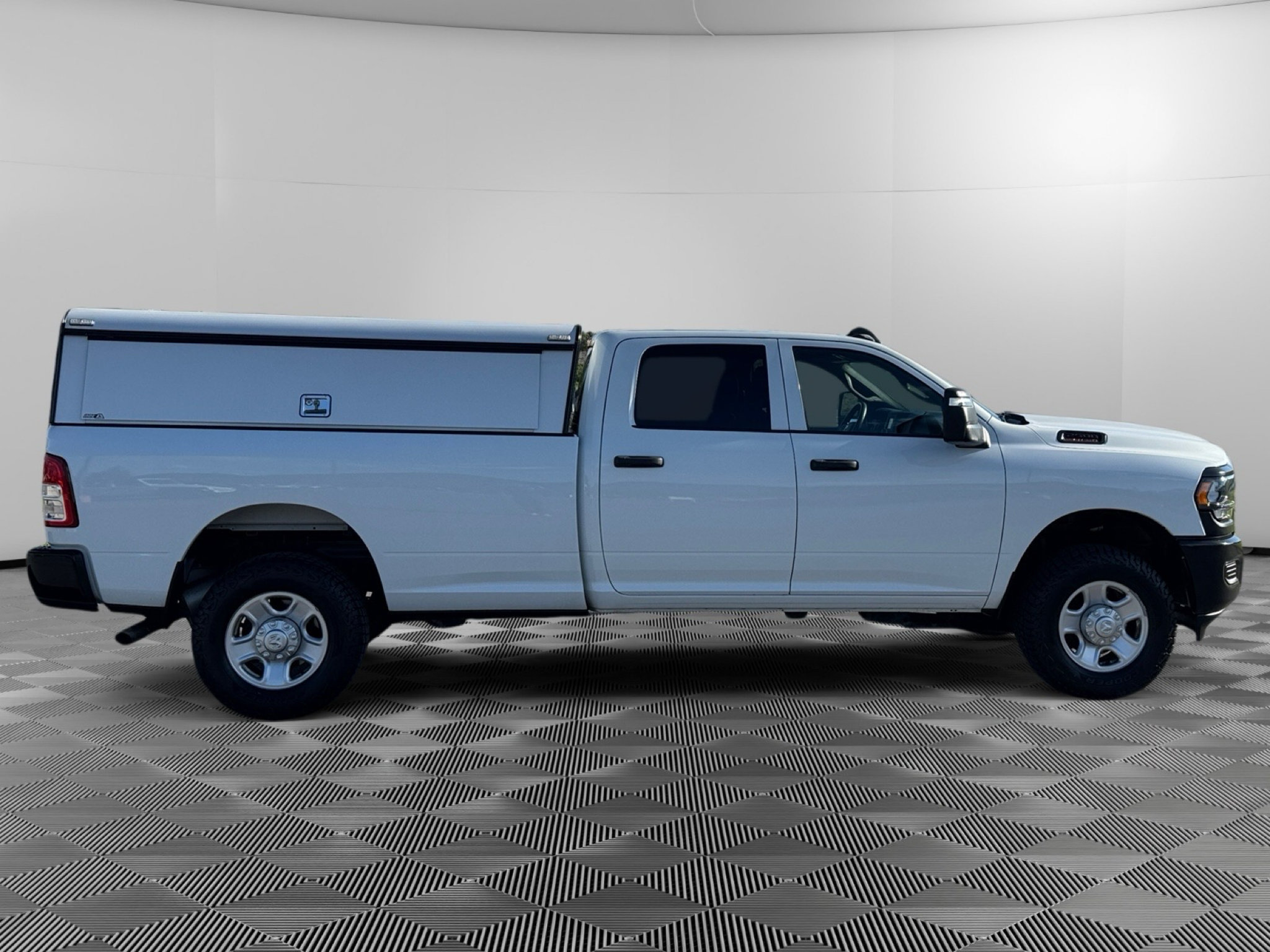 Used 2024 RAM 2500 Tradesman w/ Snow Chief Group AWD/4WD image 9