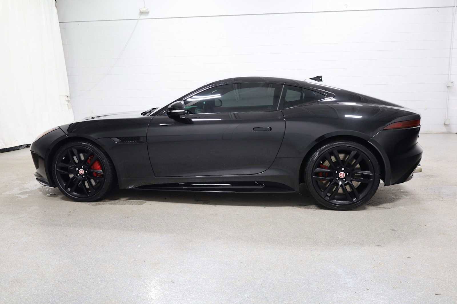 Used 2017 Jaguar F-TYPE R image 2
