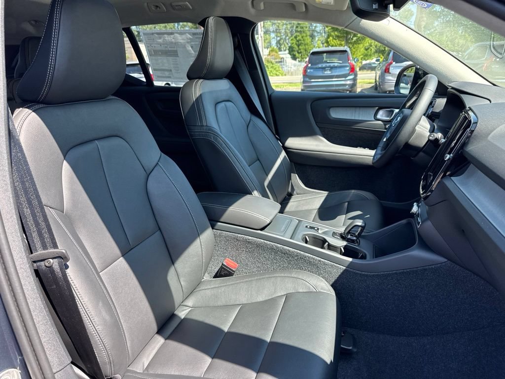 New 2026 Volvo XC40 B5 Core w/ Climate Package AWD/4WD image 21
