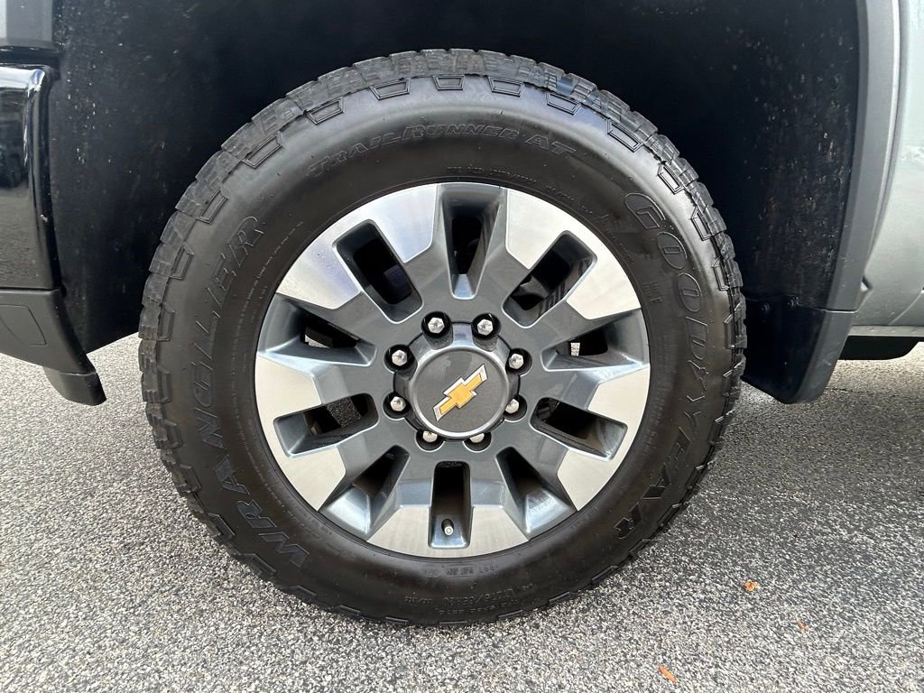 Used 2024 Chevrolet Silverado 2500 Custom w/ Custom Value Package image 10