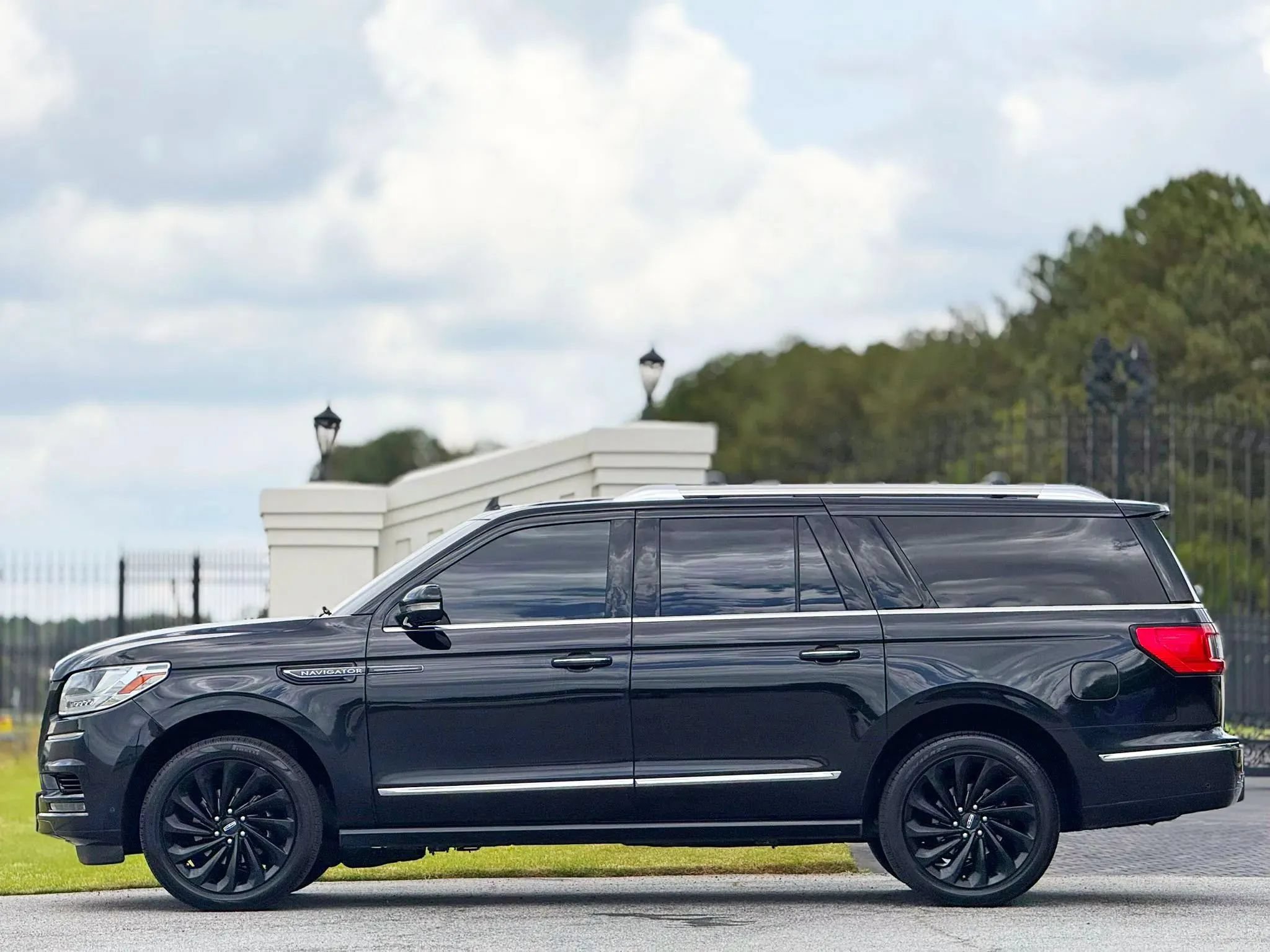Used 2021 Lincoln Navigator L Reserve AWD/4WD image 11
