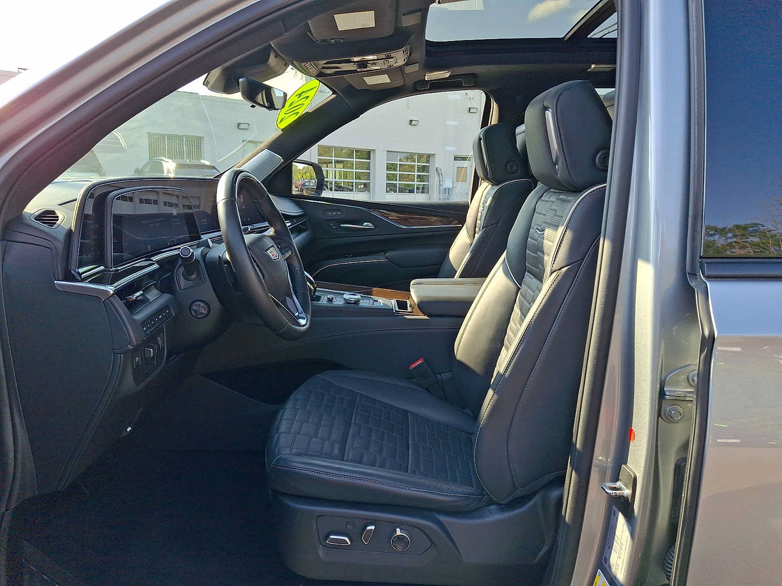 Certified 2024 Cadillac Escalade Sport Platinum w/ LPO, ONYX Package AWD/4WD image 10