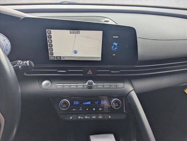 Used 2023 Hyundai Elantra Limited image 12