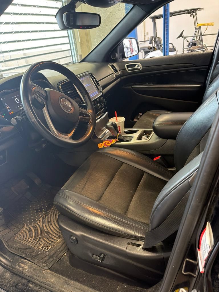 Used 2019 Jeep Grand Cherokee Altitude AWD/4WD image 2