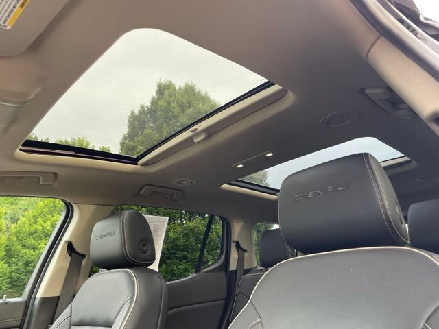 Used 2019 GMC Acadia Denali w/ Technology Package AWD/4WD image 25