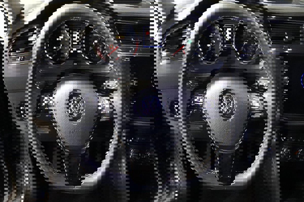 Used 2021 Volkswagen Tiguan SE w/ Panoramic Sunroof Package image 37