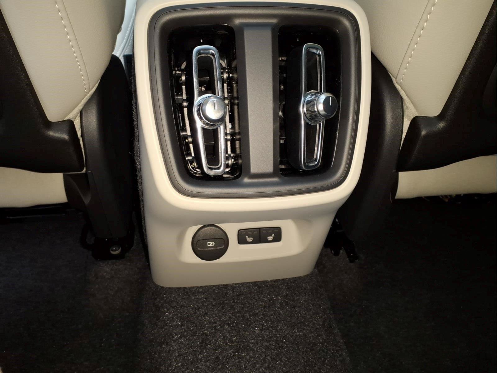 New 2026 Volvo XC40 B5 Ultra w/ Protection Package Premier AWD/4WD image 8