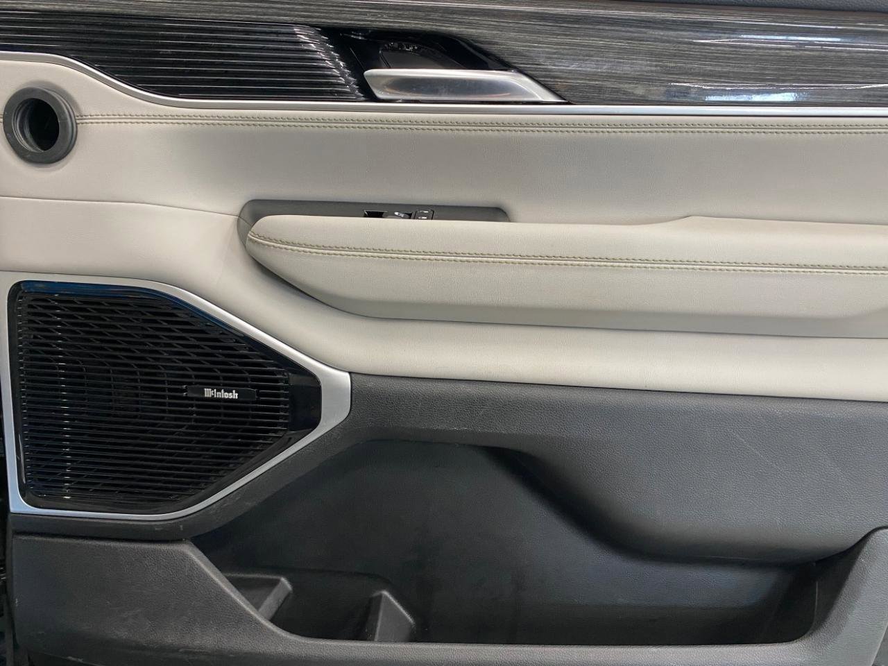 Used 2022 Jeep Wagoneer Series III w/ Premium Group I image 16