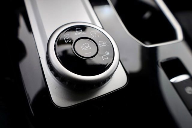 Used 2025 Mitsubishi Outlander SEL image 12