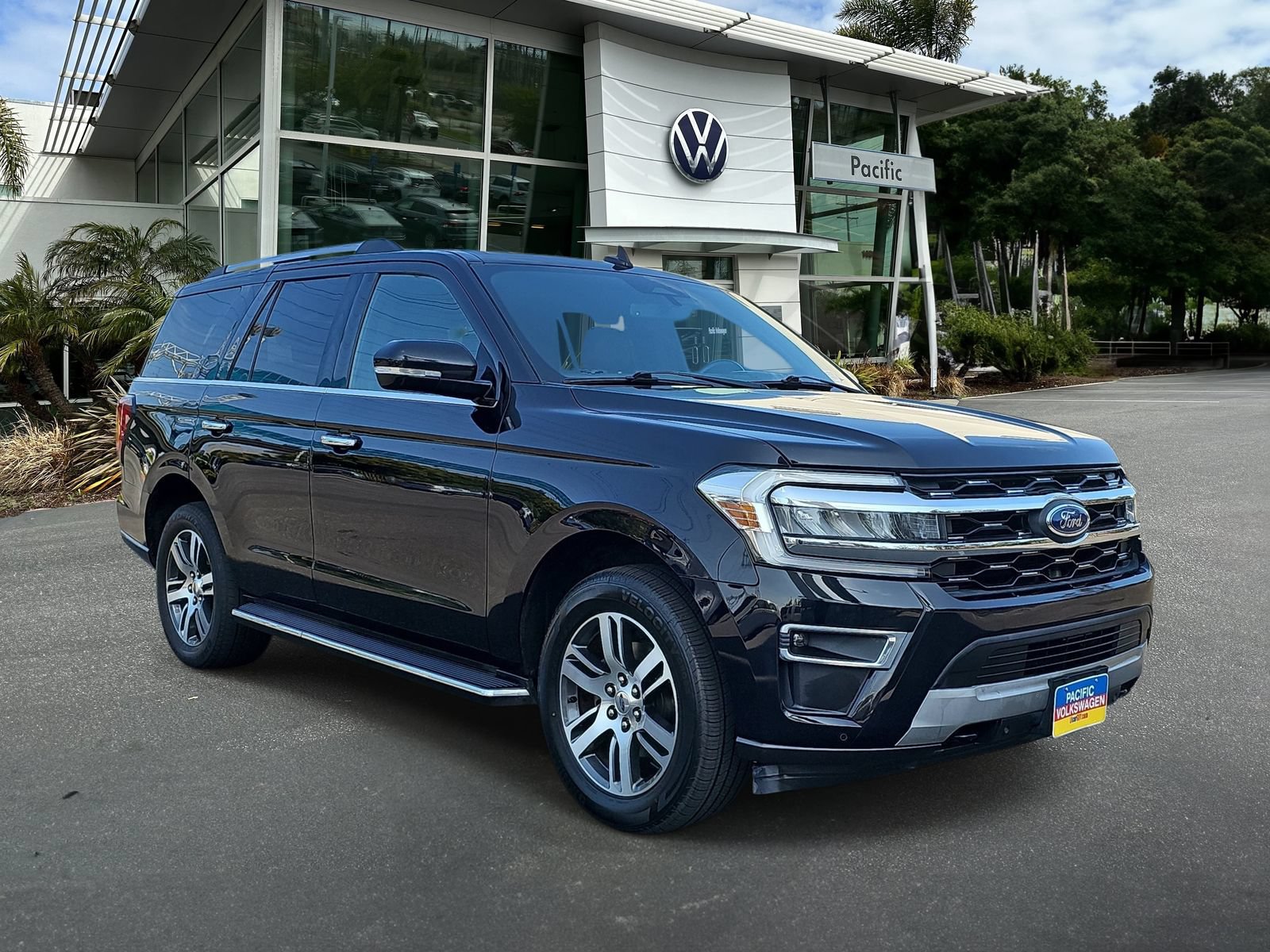 Used 2022 Ford Expedition Limited AWD/4WD image 3