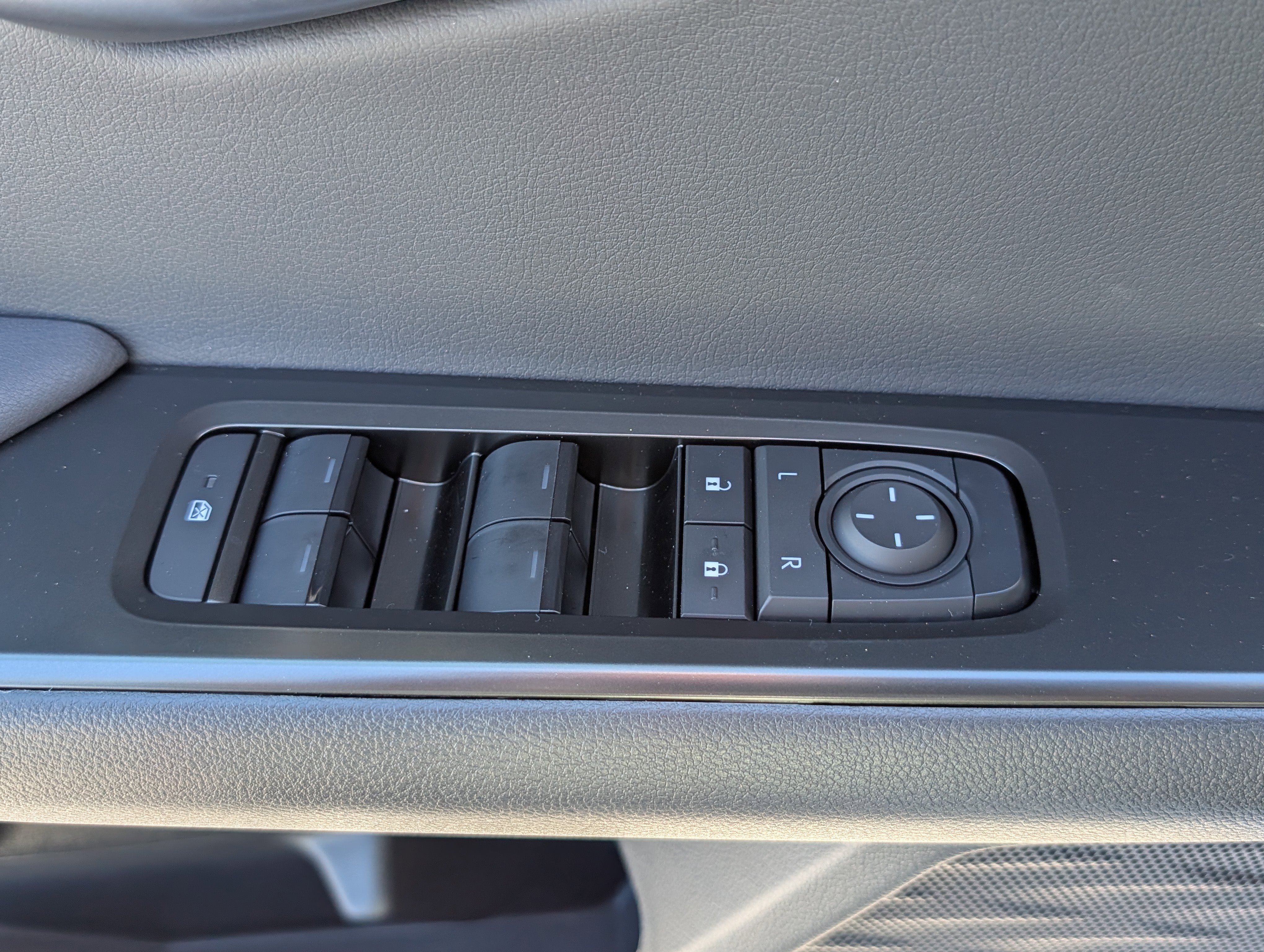 New 2026 Lexus UX 300h AWD image 17