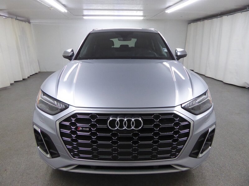 Used 2022 Audi SQ5 Prestige w/ Prestige Package AWD/4WD image 2