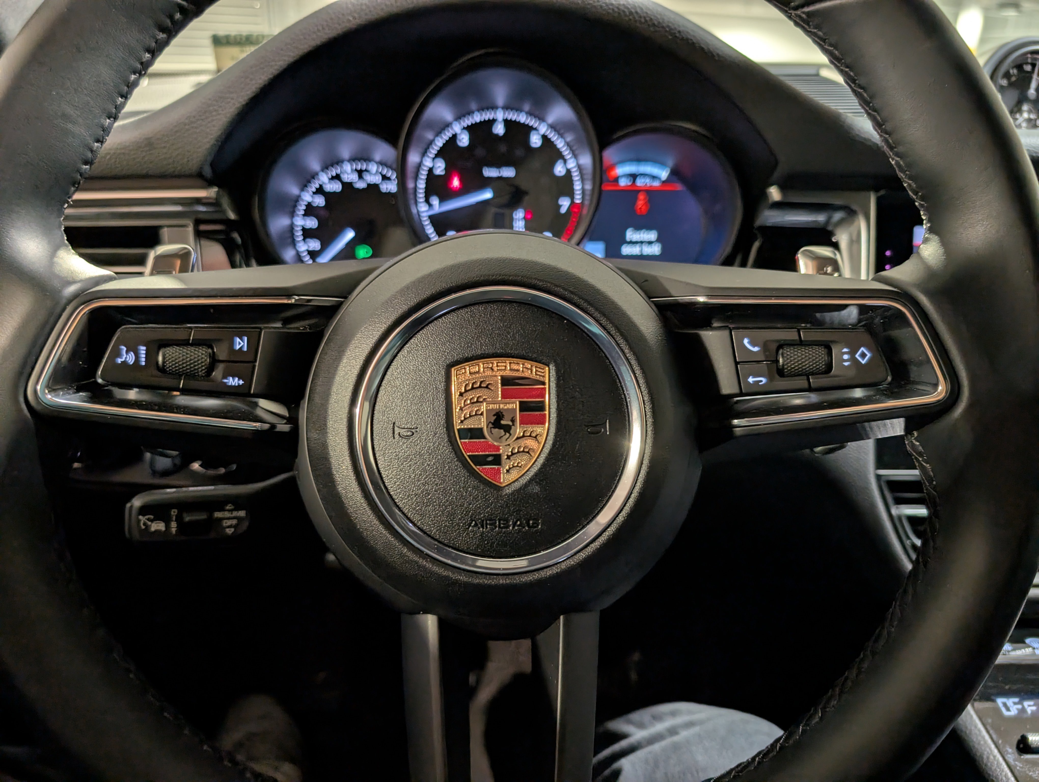 Certified 2025 Porsche Macan image 30