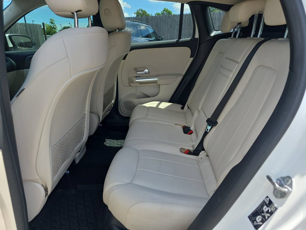 Certified 2022 Mercedes-Benz GLA 250 4MATIC image 11