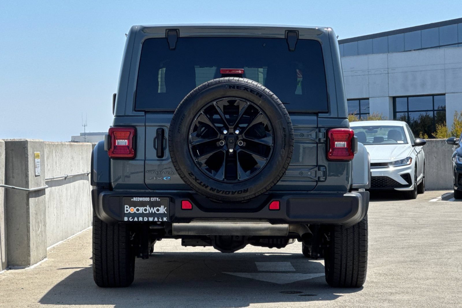 Used 2025 Jeep Wrangler Unlimited Sahara AWD/4WD image 5