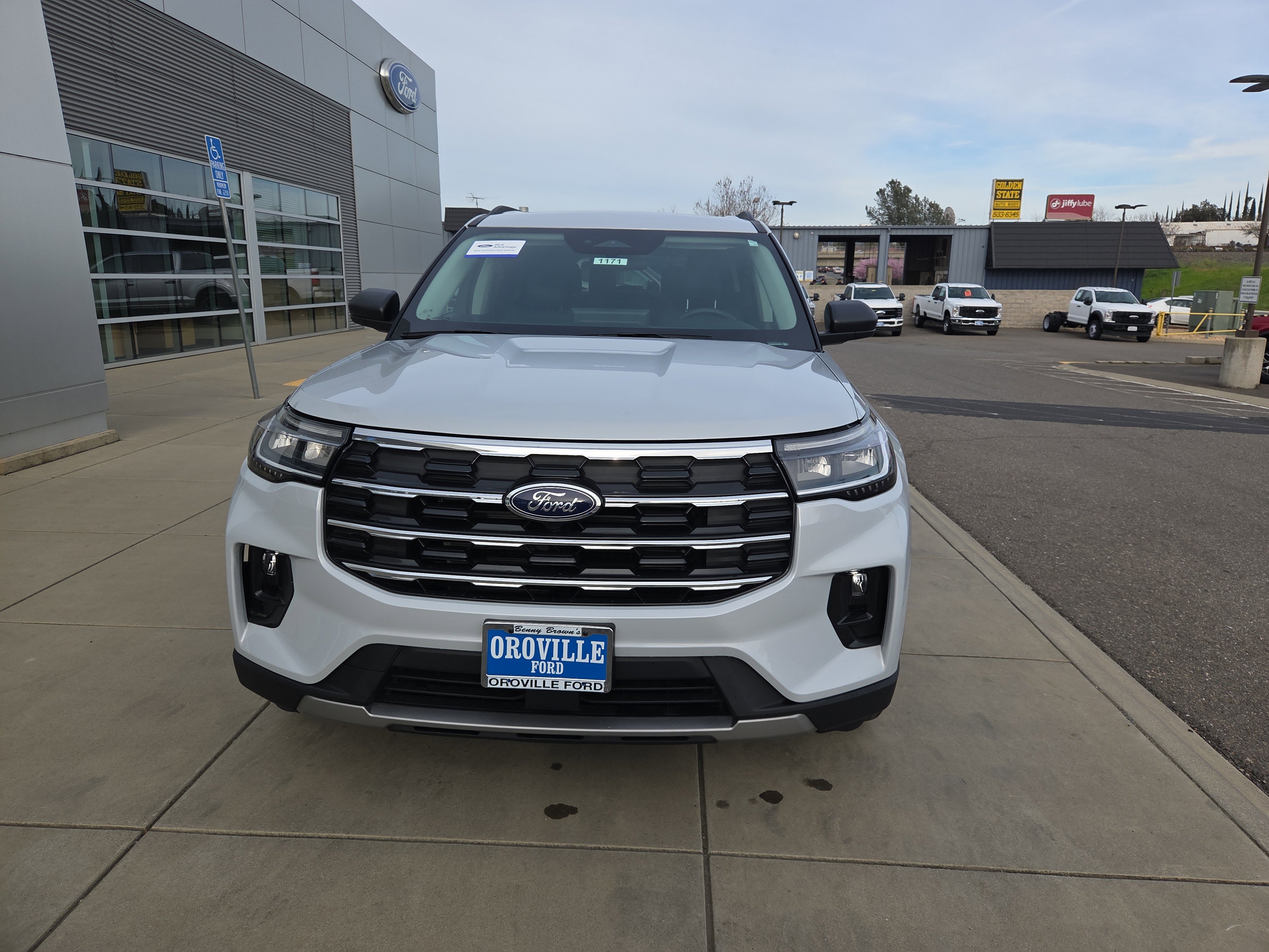 Used 2025 Ford Explorer Active w/ Active Comfort Package image 8