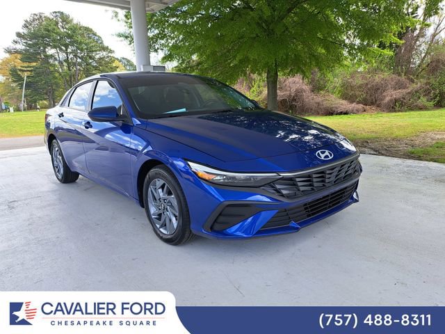 Used 2025 Hyundai Elantra Blue image 1
