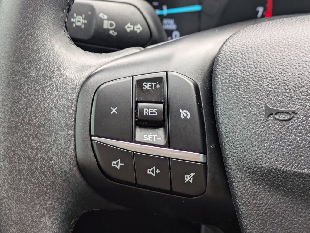 Used 2022 Ford Escape SE w/ SE Sport Appearance Package image 25