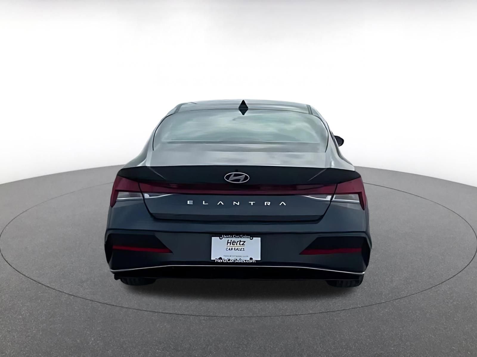 Used 2025 Hyundai Elantra SEL image 12